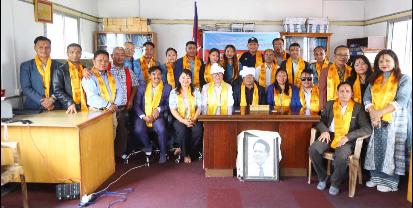 फोनिजका नवनिर्वाचित कार्यसमितिका सदस्याहरु पदभार ग्रहण गरेपछि सामूहिक रुपमा लिएको तस्बिर