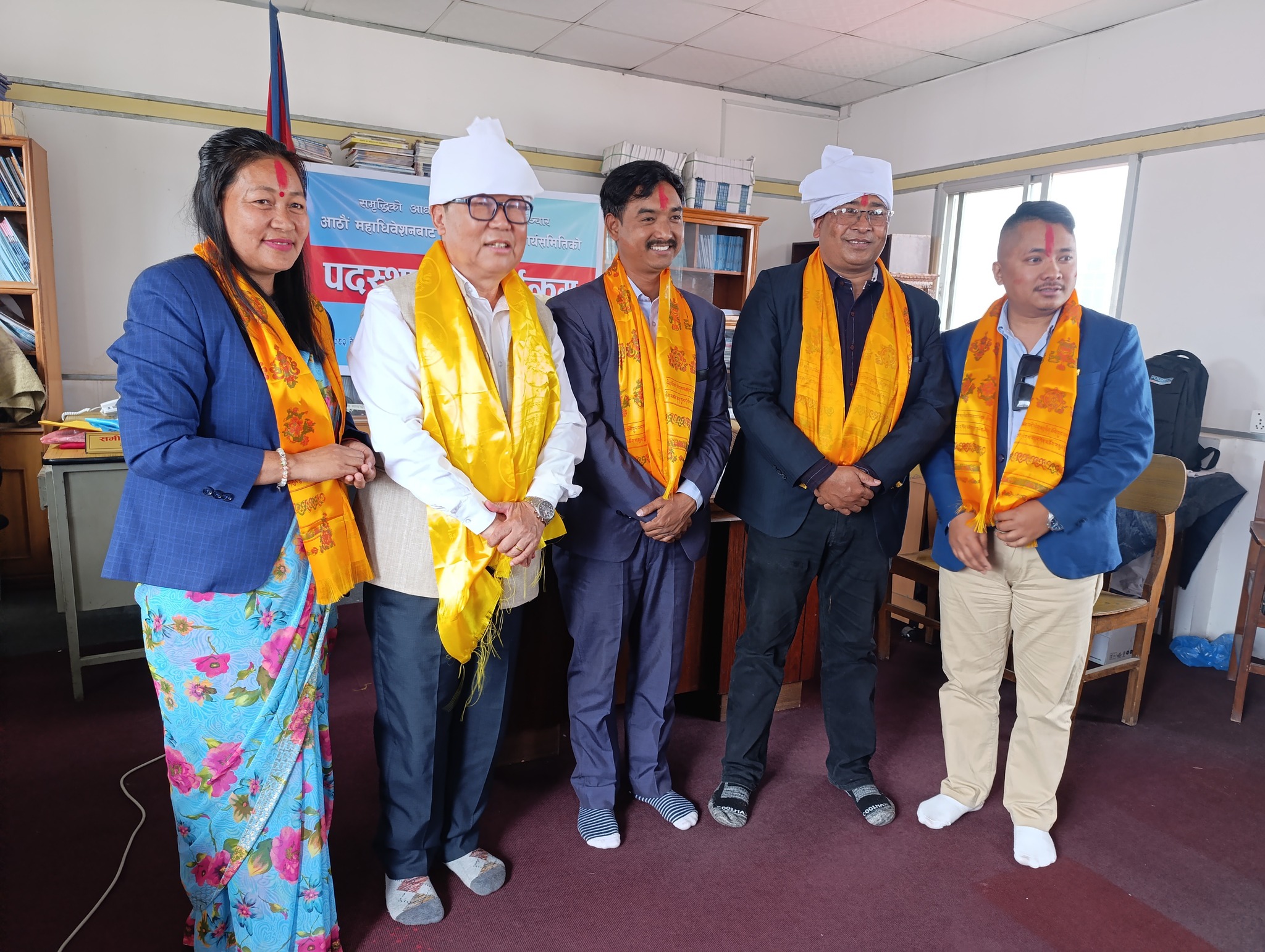 फोनिजका निवर्तमान अध्यक्ष गजुरधन राईसहित वर्तमान अध्यक्ष लक्की चौधरी, वरिष्ठ उपाध्यक्ष सरु राना, उपाध्यक्ष विश्वराज तामाङ र महासंचिव समिर बलामी ।